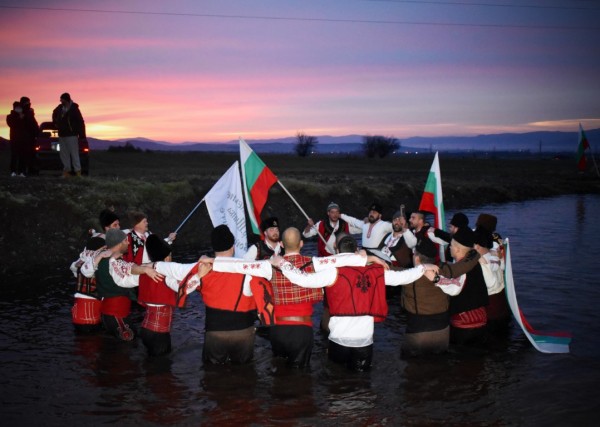 Казанлъчанинът Стойно Даскалов спаси кръста в Шипка