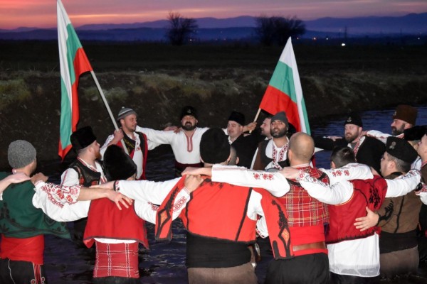 Казанлъчанинът Стойно Даскалов спаси кръста в Шипка