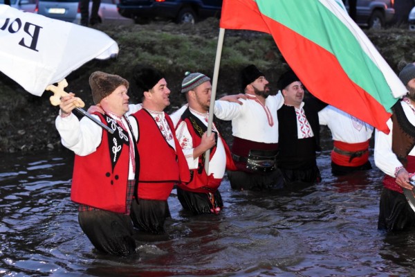 Казанлъчанинът Стойно Даскалов спаси кръста в Шипка