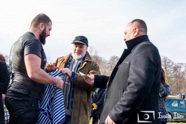 Давид Жеков извади Богоявленския кръст в Павел баня