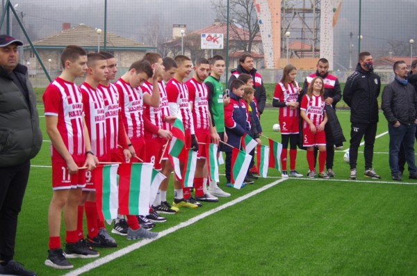 В Деня на Освобождението на Казанлък беше открит новият мини футболен комплекс