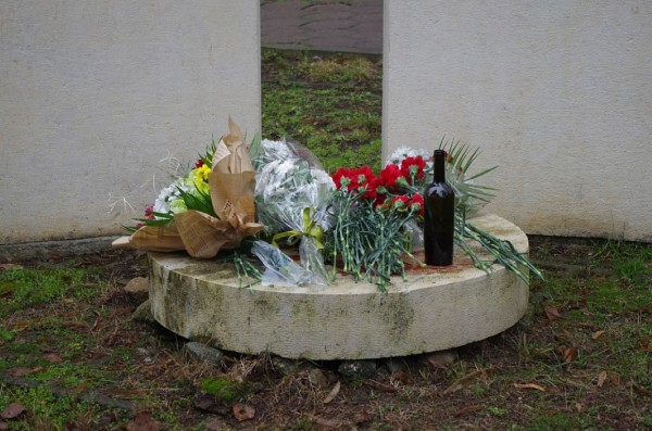 Кметът и Председателят на Общинския съвет поднесоха цветя в двора на манастира по повод 143 г. от Освобождението на Казанлък