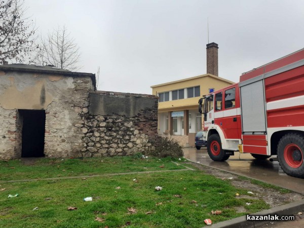 Запали се старата баня на мюфтийството