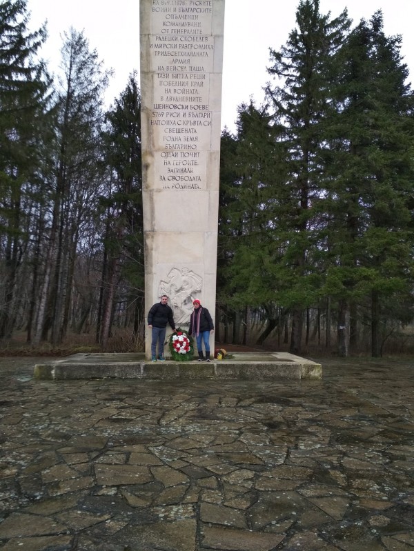 Шейновци поднесоха венци по повод 143 г. от боевете при село Шейново