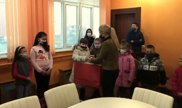 137 ученици се включиха в коледния конкурс на ОУ “Георги Кирков“