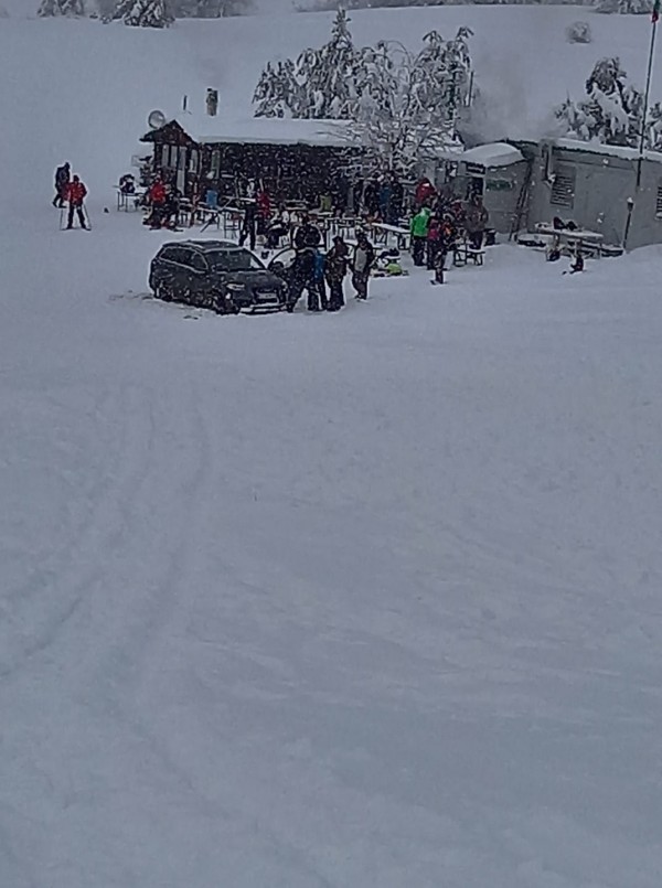 Автомобил и УТВ на ски пистите на Бузлуджа / ВИДЕО