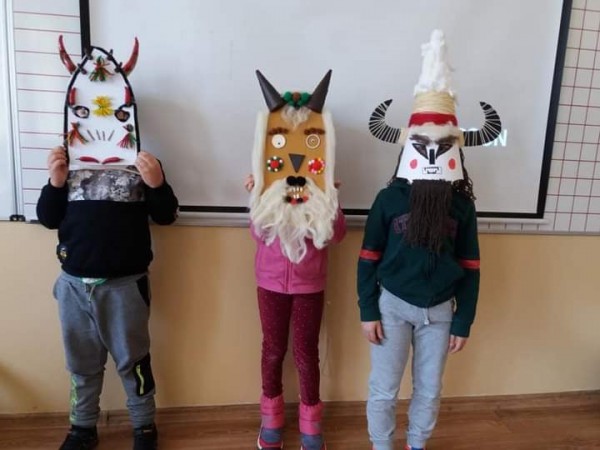 Красиви кукерски маски направиха първокласници от ОУ “Кулата“