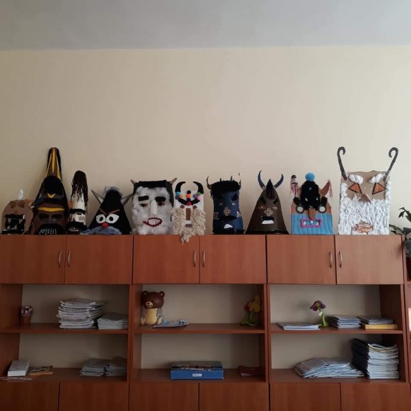 Красиви кукерски маски направиха първокласници от ОУ “Кулата“