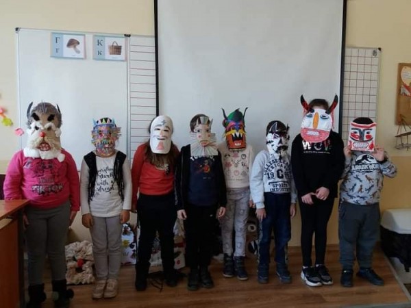 Красиви кукерски маски направиха първокласници от ОУ “Кулата“