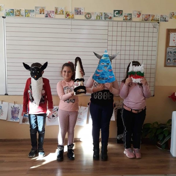 Красиви кукерски маски направиха първокласници от ОУ “Кулата“