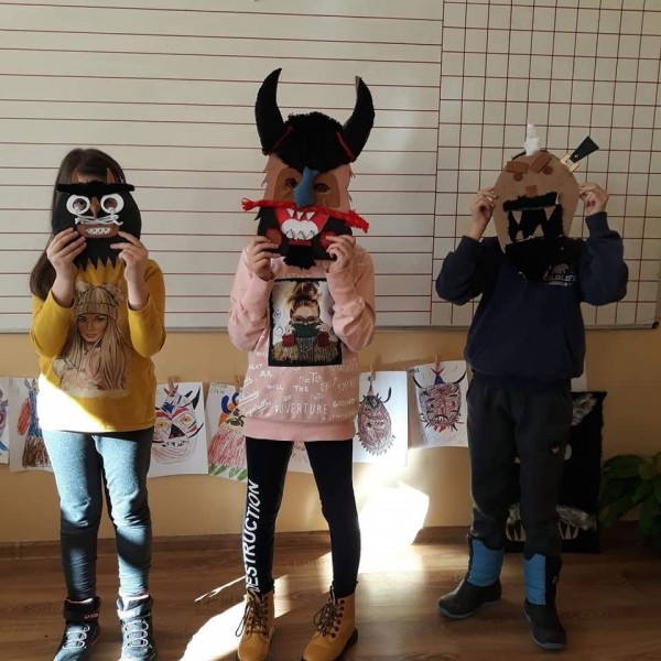 Красиви кукерски маски направиха първокласници от ОУ “Кулата“