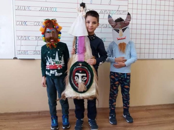 Красиви кукерски маски направиха първокласници от ОУ “Кулата“