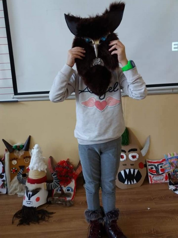 Красиви кукерски маски направиха първокласници от ОУ “Кулата“