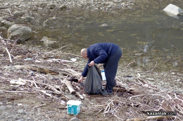 80 чувала с отпадъци събраха при почистване на язовир Копринка