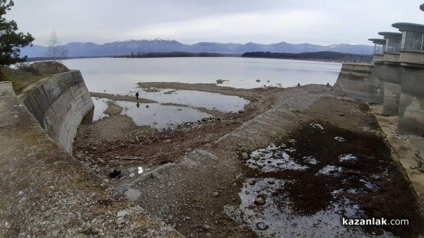 80 чувала с отпадъци събраха при почистване на язовир Копринка