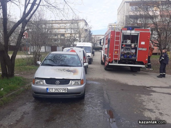 Запали се паркиран автомобил / Обновена
