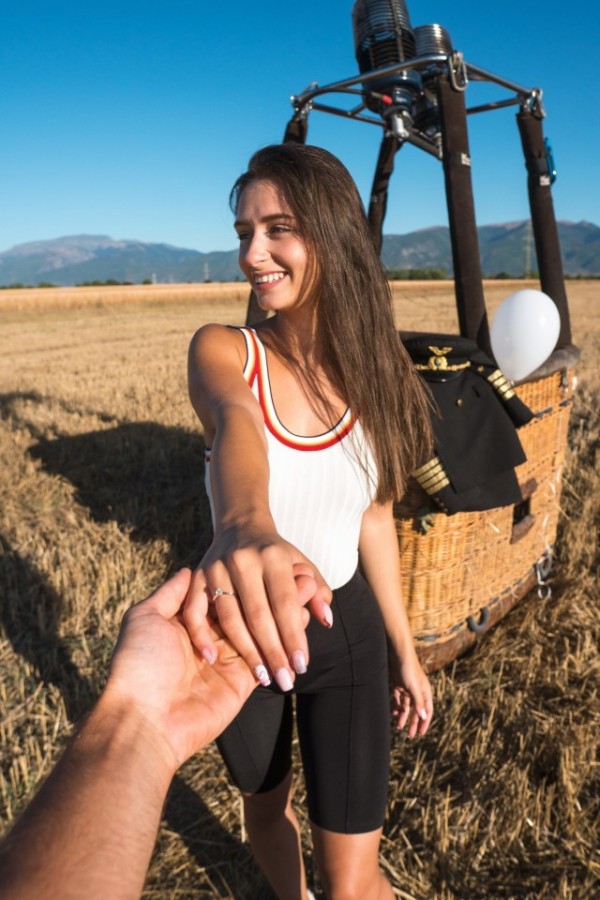 Известни фитнес влогъри изживяха специален момент в облаците над яз. Копринка 