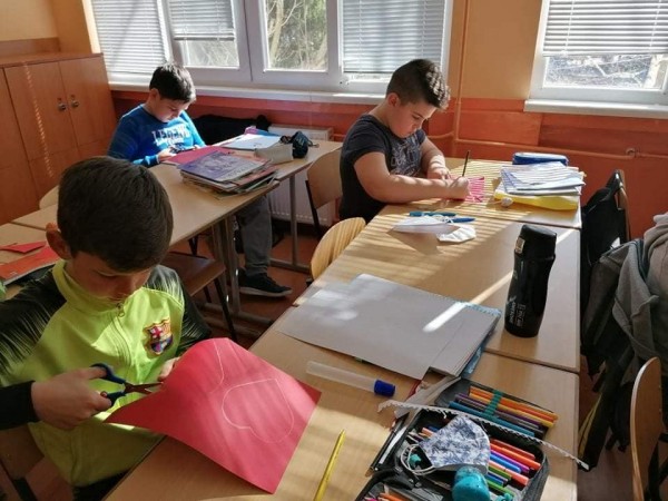 Учениците в ОУ “Георги Кирков“ отбелязаха Св. Валентин с различни проекти