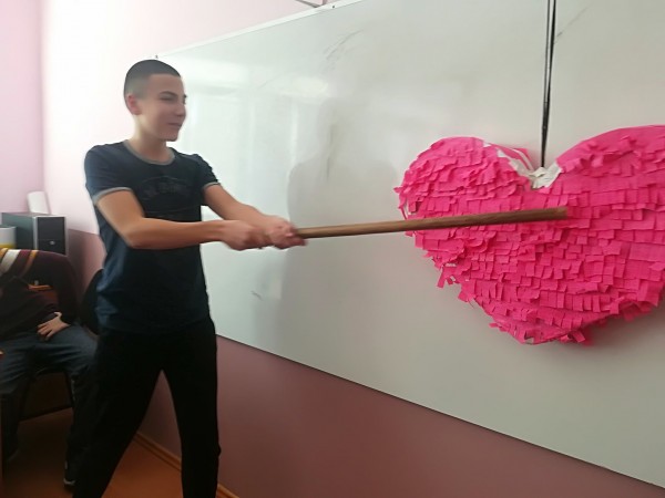 Учениците в ОУ “Георги Кирков“ отбелязаха Св. Валентин с различни проекти