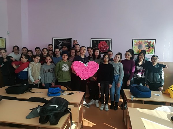 Учениците в ОУ “Георги Кирков“ отбелязаха Св. Валентин с различни проекти