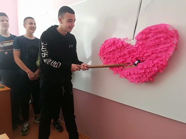 Учениците в ОУ “Георги Кирков“ отбелязаха Св. Валентин с различни проекти