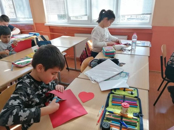 Учениците в ОУ “Георги Кирков“ отбелязаха Св. Валентин с различни проекти