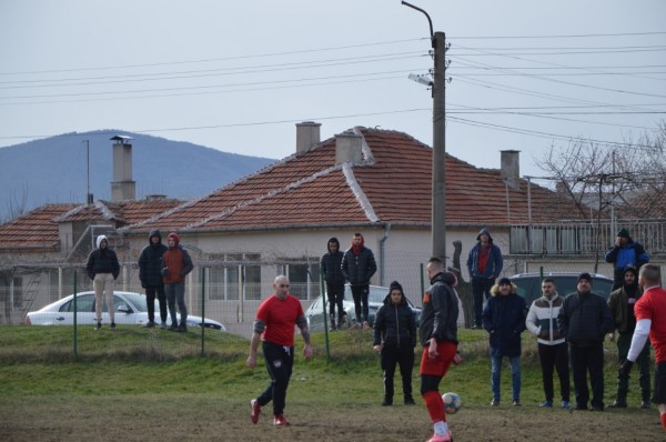 Футболен турнир с кауза- над 6 000лв в помощ на 3-годишния Део и първо място за „Непобедимите“ 