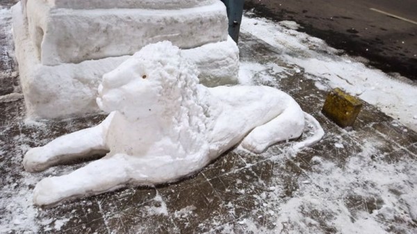 Снежна скулптура на Паметника на Свободата се появи в Пловдив