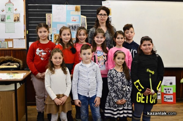 Второкласници от ОУ „Св. Паисий Хилендарски” направиха книга за Левски