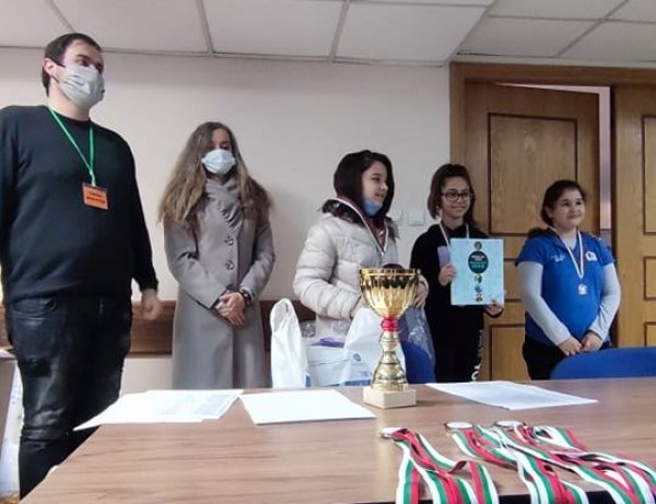 Шах турнир за купата “Васил Левски“ в Казанлък премина в оспорвана борба