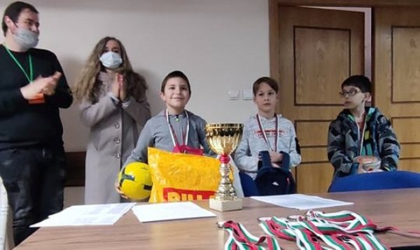 Шах турнир за купата “Васил Левски“ в Казанлък премина в оспорвана борба