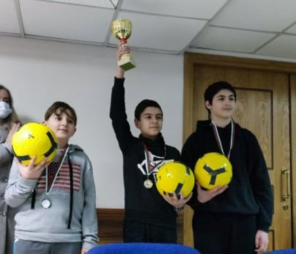 Шах турнир за купата “Васил Левски“ в Казанлък премина в оспорвана борба