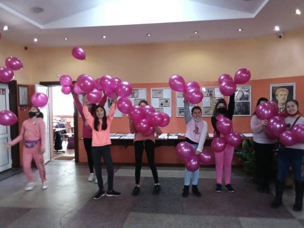 В Деня на розовата фланелка, учениците от ОУ “Георги Кирков“ казаха “Не на тормоза“