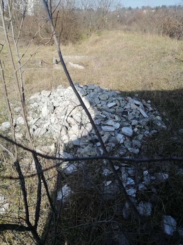 Общинското предприятие извози близо тон боклук, събран край язовира