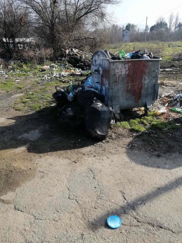 Общинското предприятие извози близо тон боклук, събран край язовира