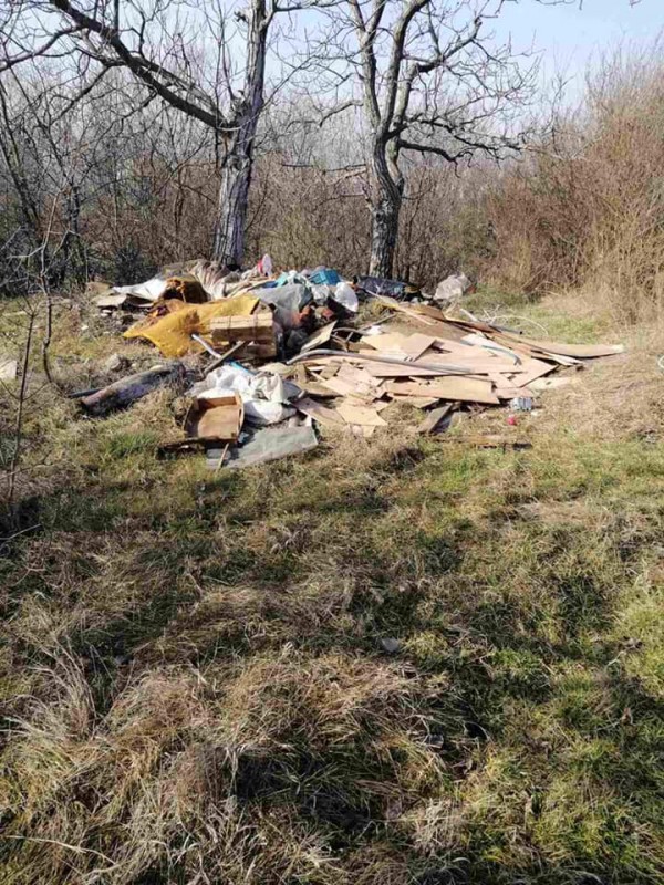 Общинското предприятие извози близо тон боклук, събран край язовира