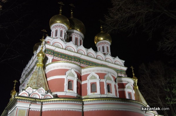 С камбанен звън грейна новото осветление на Шипченския манастир