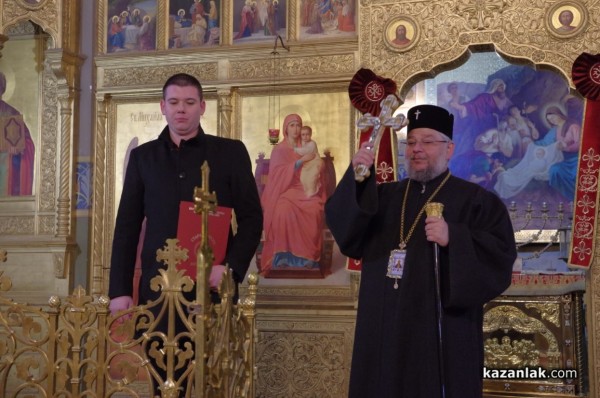 С камбанен звън грейна новото осветление на Шипченския манастир