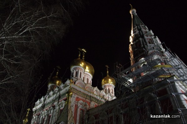 С камбанен звън грейна новото осветление на Шипченския манастир