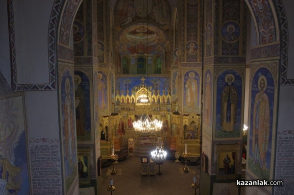 С камбанен звън грейна новото осветление на Шипченския манастир