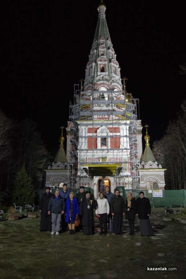 С камбанен звън грейна новото осветление на Шипченския манастир