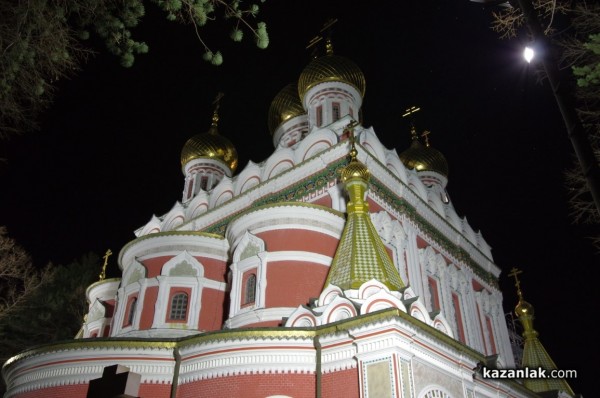 С камбанен звън грейна новото осветление на Шипченския манастир