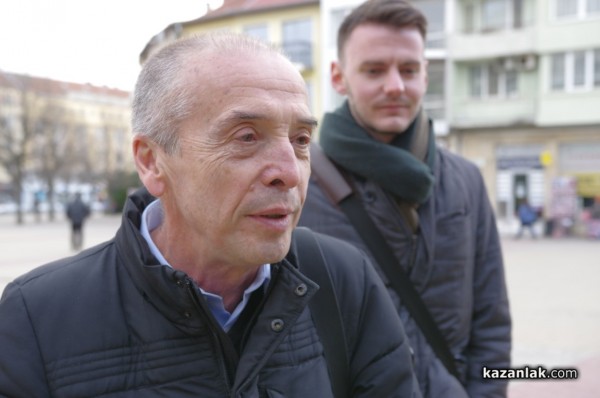 Доц. Атанас Мангъров се срещна с казанлъчани