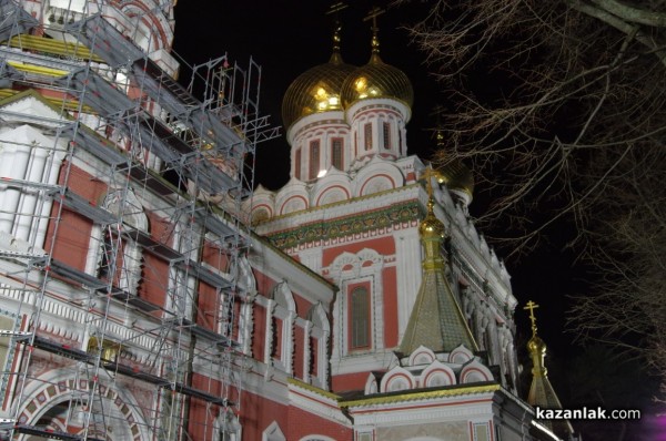 С камбанен звън грейна новото осветление на Шипченския манастир