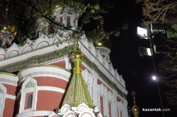 С камбанен звън грейна новото осветление на Шипченския манастир