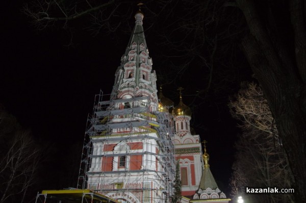 С камбанен звън грейна новото осветление на Шипченския манастир