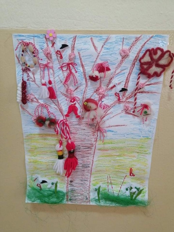 Ученици от ОУ “Кулата“ окичиха цялото училище с мартеници