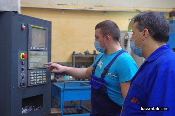 В месеца на професиите и партньорите - хаджиеновци в М+С Хидравлик