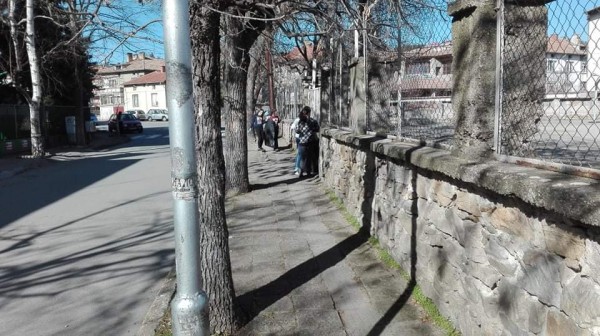 Ученици от ОУ “Кулата“ окичиха цялото училище с мартеници