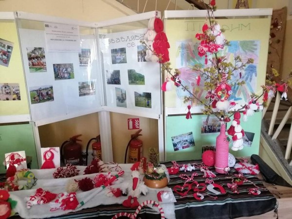 Ученици от ОУ “Кулата“ окичиха цялото училище с мартеници